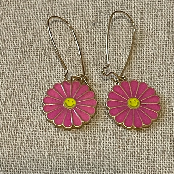 Pink Smiley Face Flower Drop Earrings - Picture 1 of 1